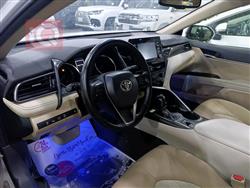 تۆیۆتا کامری